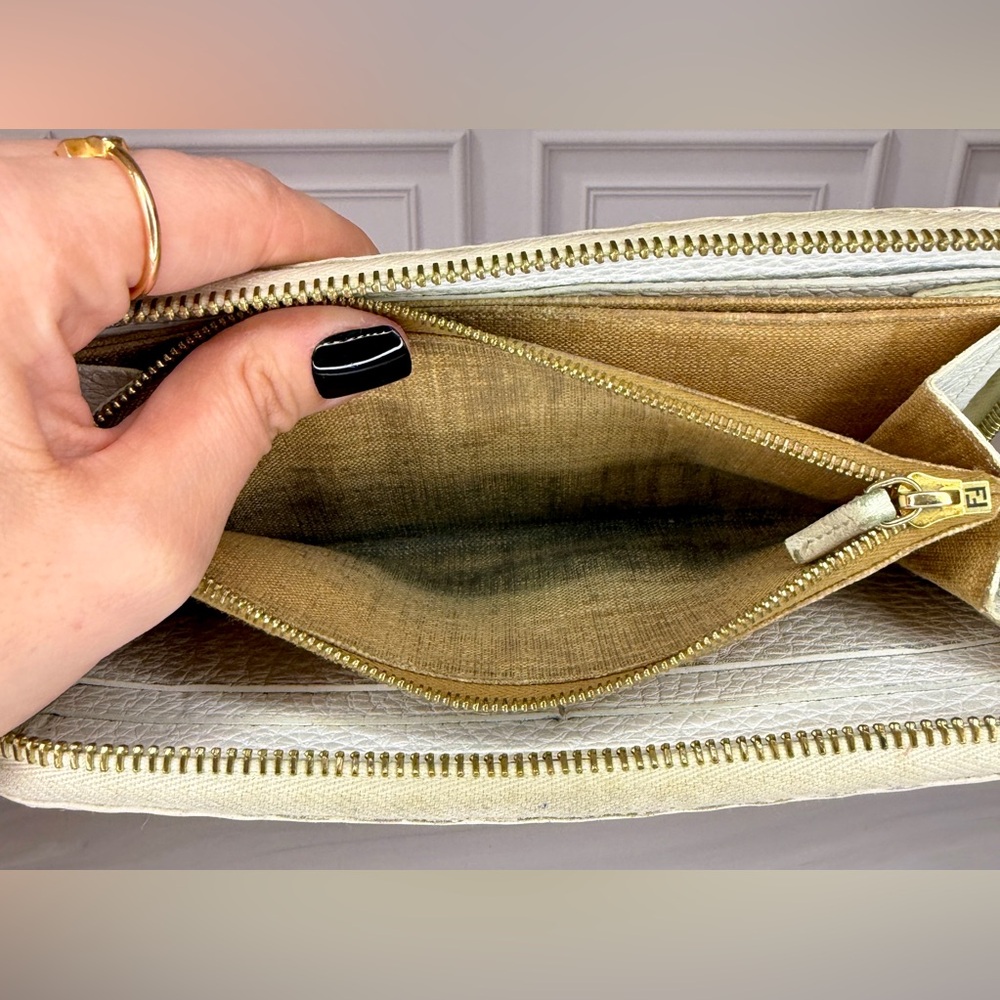 Fendi Selleria White Pebbled Leather Zip Around Wallet | Fendi Roma | Full Set - Picture 10 of 11